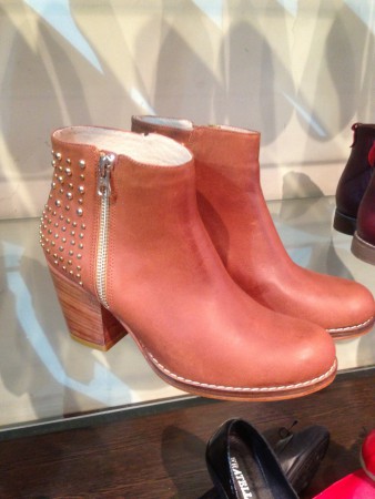 Botas con tachas